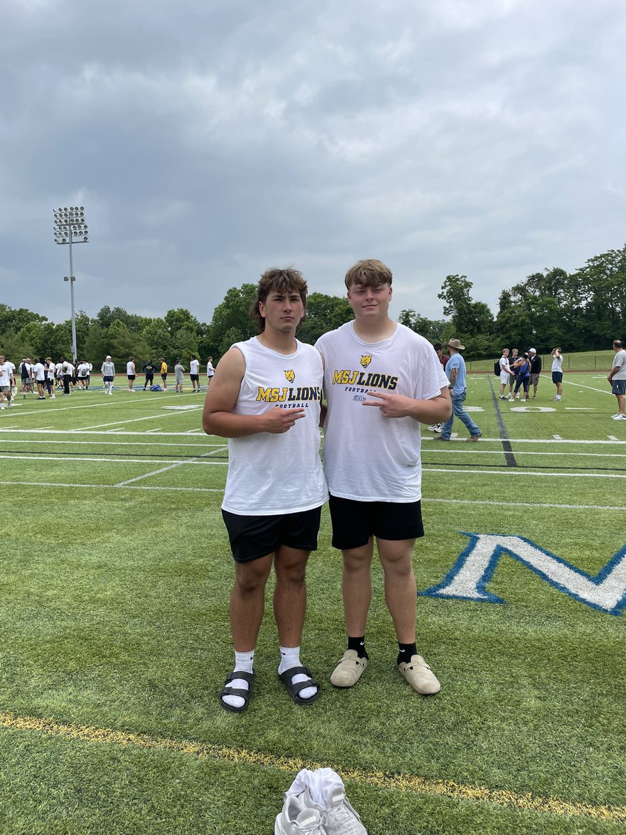 benjamin_smiddy's tweet image. Had a great day at the Queen City Showcase hosted by @MSJ_FB.
Thank you @CoachHopperton for the invite. I also want to say Thank you to @coachtmsj and @JT_FTF .
@FB_CFranklin1 @dmarsh7599 @Fvlmer @CoachMattLuken1 @ScottHSFootball @shseagles @PrepRedzone @kyhssportszone…
