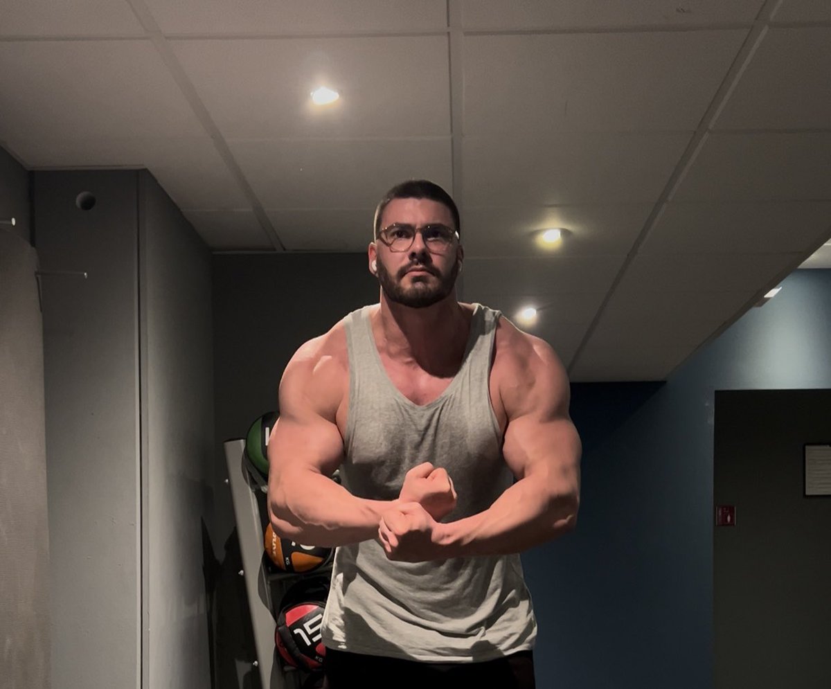 cryn_r6's tweet image. late night session, no excuses.