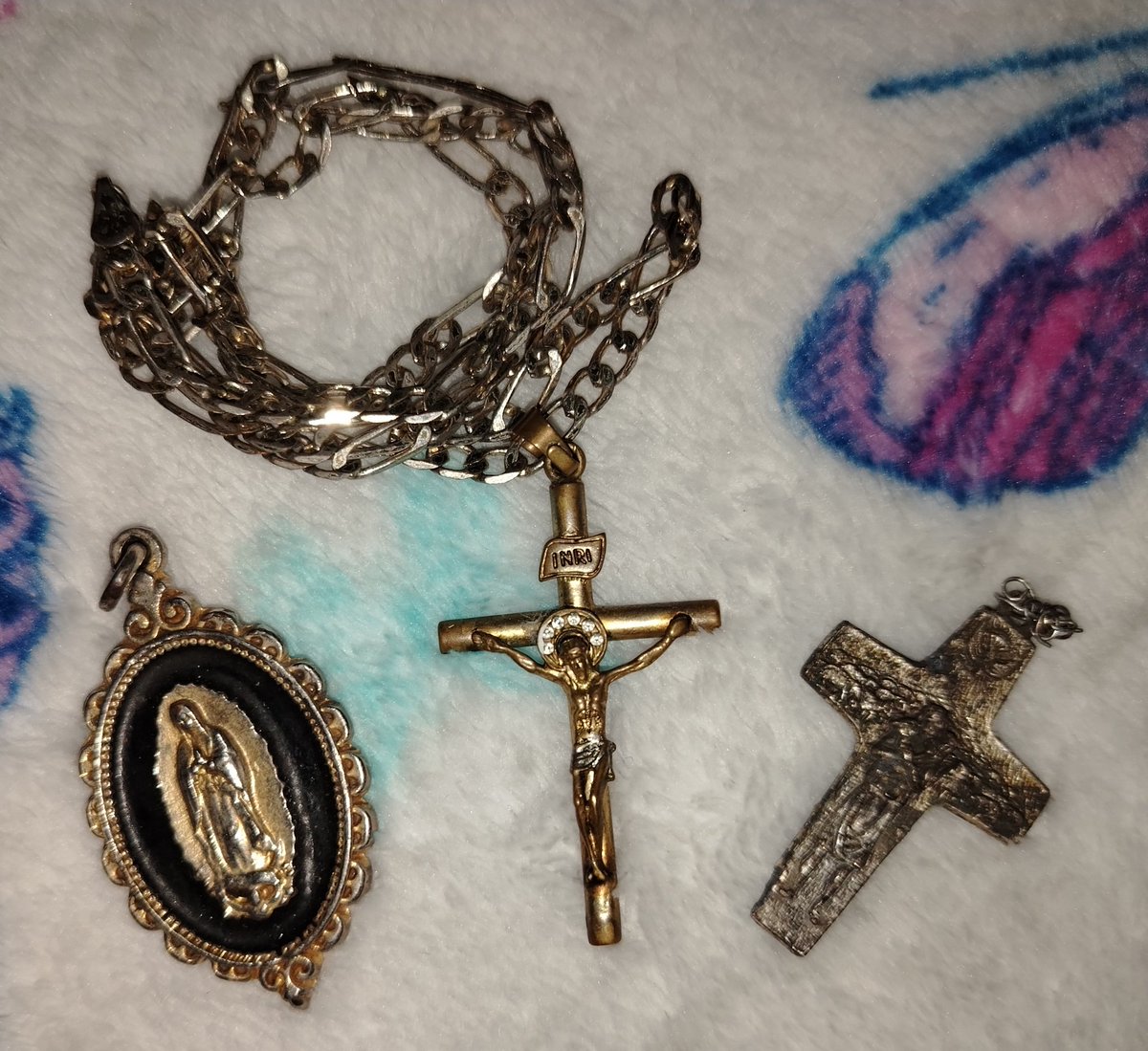 "Gente que encuentra dinero tirado en la calle"

Yo, lo que me encuentro tirado en la calle (para nada es queja):