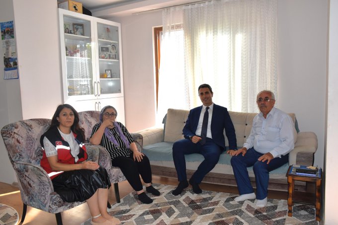 Ziyaret sırasında, kaymakamımız şehidimizin ailesiyle samimi bir sohbet gerçekleştirdi