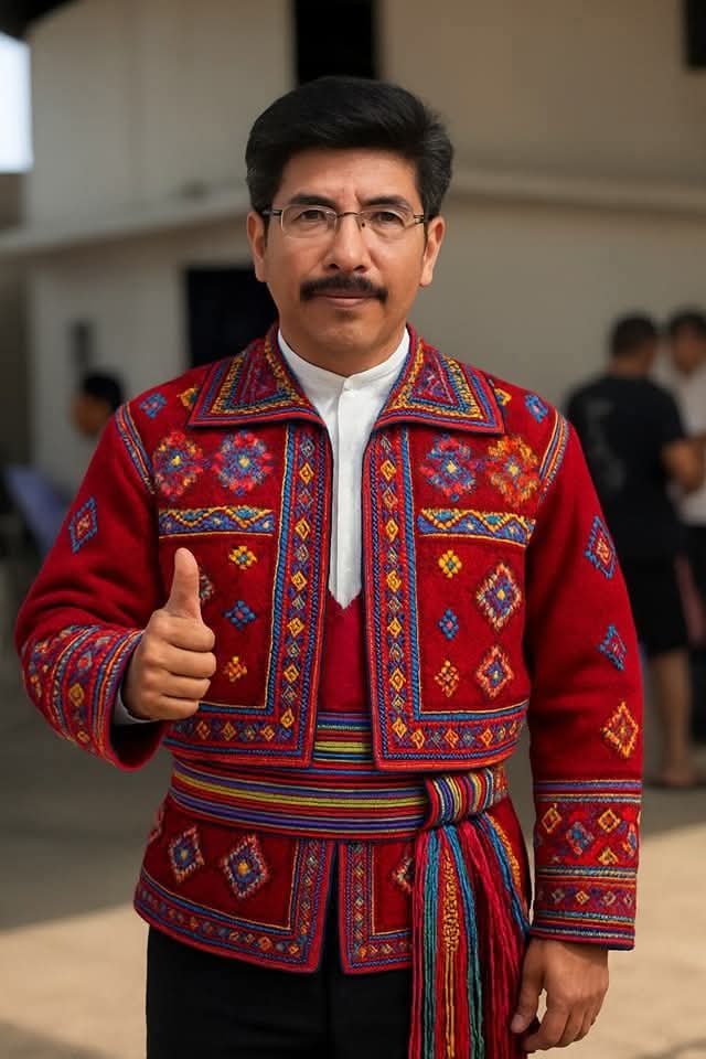 Yo prefiero ésta vestimenta colorida propia de México , y no una toga negra propia de un velorio.
La justicia representa a toda una diversidad étnica en México. 
Yo vote por éste cambio.