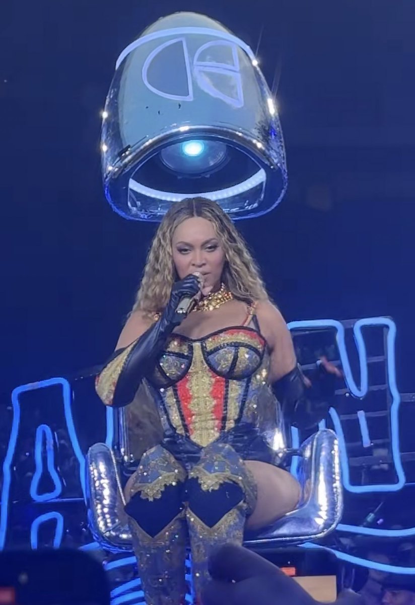 Giftedyonce🐝 tweet media