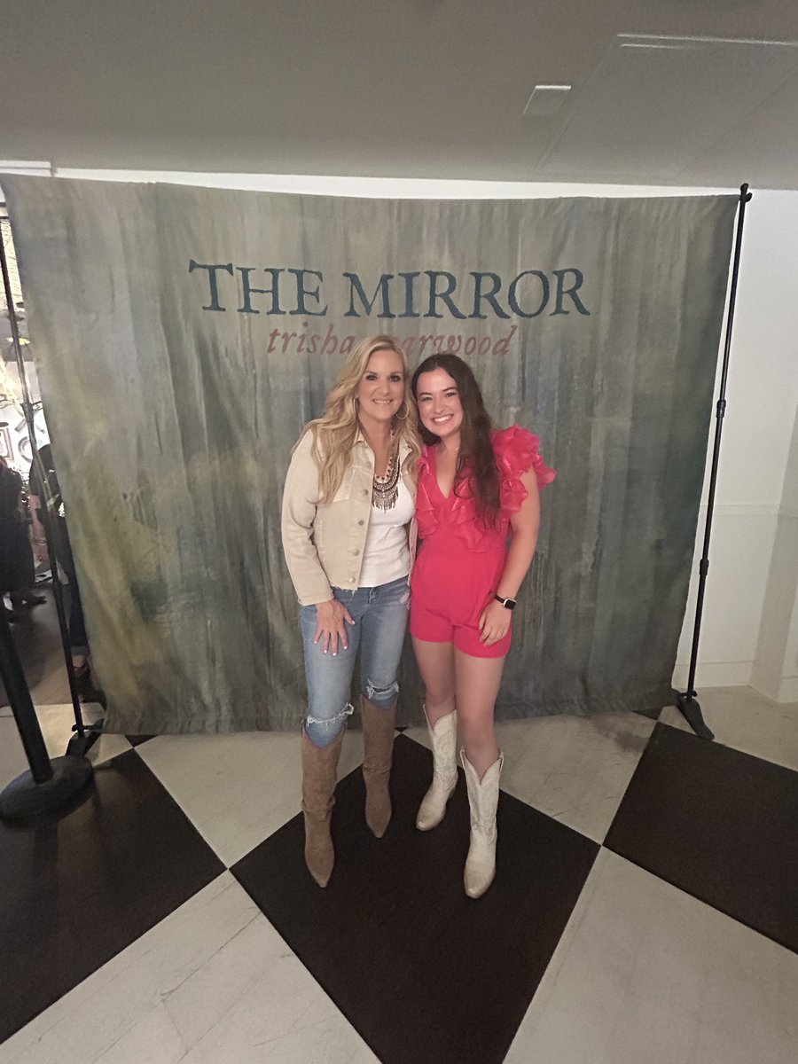 Me and my bestie <a href="/trishayearwood/">Trisha Yearwood</a> 💗#cmafest #trishayearwood #nashville