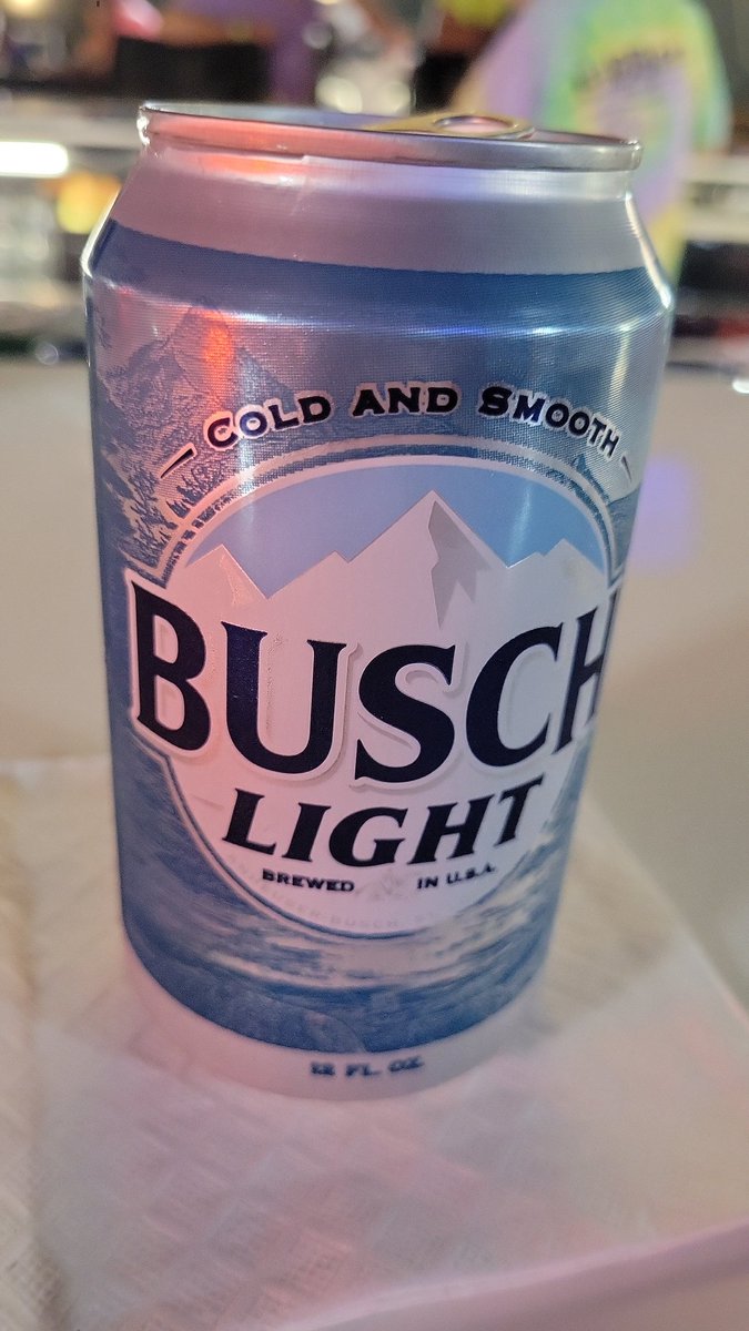 David89G's tweet image. After chores beer. Laundry done. Lawn mowed. #Busch #coldone #HappySaturday