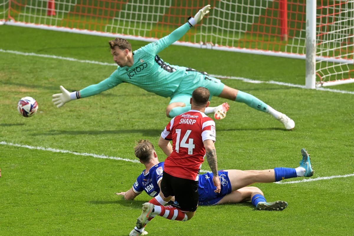 AEFootball92's tweet photo. .🗣️ | HE’S JUST A FAT LAD FROM SHEFFIELD!😉

Billy Sharp is a name that defenders have feared for decades, and here’s why… 

520 EFL appearances👏🏻
250+ goals⚽️
All time EFL Championship top scorer👏🏻
All time English Football League top scorer this century👏🏻
SIX Promotions🏆 

EFL GOAT 🐐 @billysharp10 

#SUFC/#TwitterBlades | #DRFC | #SaintsFC/#LUFC | #EFL | #EFLFans