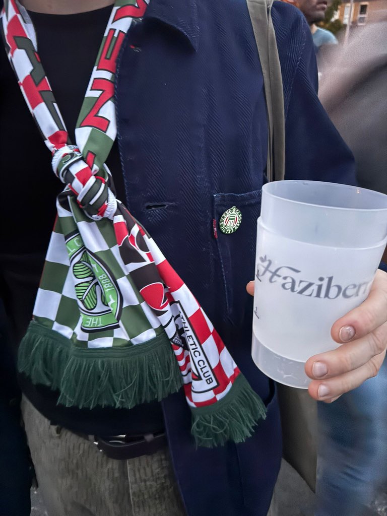 BilbaoBhoysCSC's tweet image. Bufandak salgai 🍀

Scarves for sale 🍀

OG scarf from 2011 in a “silk” style 😍

Now available in person in Bilbao or via :

bilbaobhoys.bigcartel.com/product/og-cel…

Postage early July from Glasgow. 
Pick up in person NOW from Bilbao. 

Aupa!