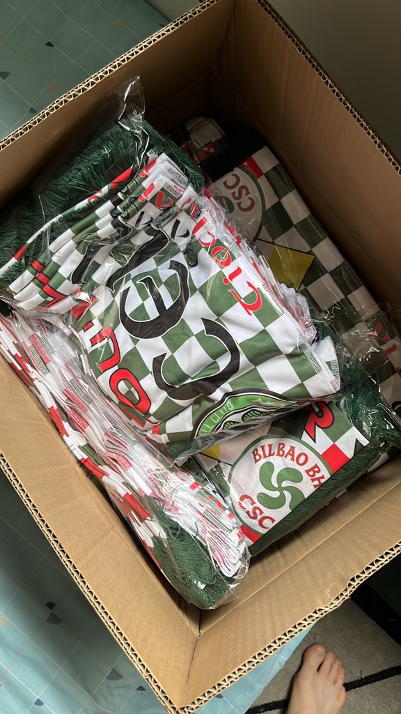 BilbaoBhoysCSC's tweet image. Bufandak salgai 🍀

Scarves for sale 🍀

OG scarf from 2011 in a “silk” style 😍

Now available in person in Bilbao or via :

bilbaobhoys.bigcartel.com/product/og-cel…

Postage early July from Glasgow. 
Pick up in person NOW from Bilbao. 

Aupa!