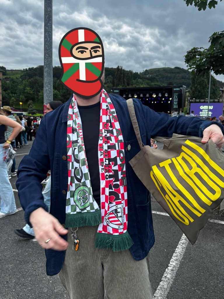 BilbaoBhoysCSC's tweet image. Bufandak salgai 🍀

Scarves for sale 🍀

OG scarf from 2011 in a “silk” style 😍

Now available in person in Bilbao or via :

bilbaobhoys.bigcartel.com/product/og-cel…

Postage early July from Glasgow. 
Pick up in person NOW from Bilbao. 

Aupa!