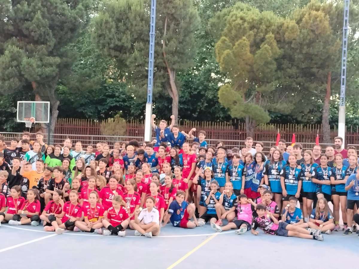 Enhorabuena <a href="/CBMostoles/">Balonmano Móstoles</a> por el X Torneo solidario de escuelas. La labor que hacéis es inmensa y se ve en vuestra gran escuela 

#deporte #Balonmano 
<a href="/PSMostoles/">PSOE Móstoles/❤️</a>
