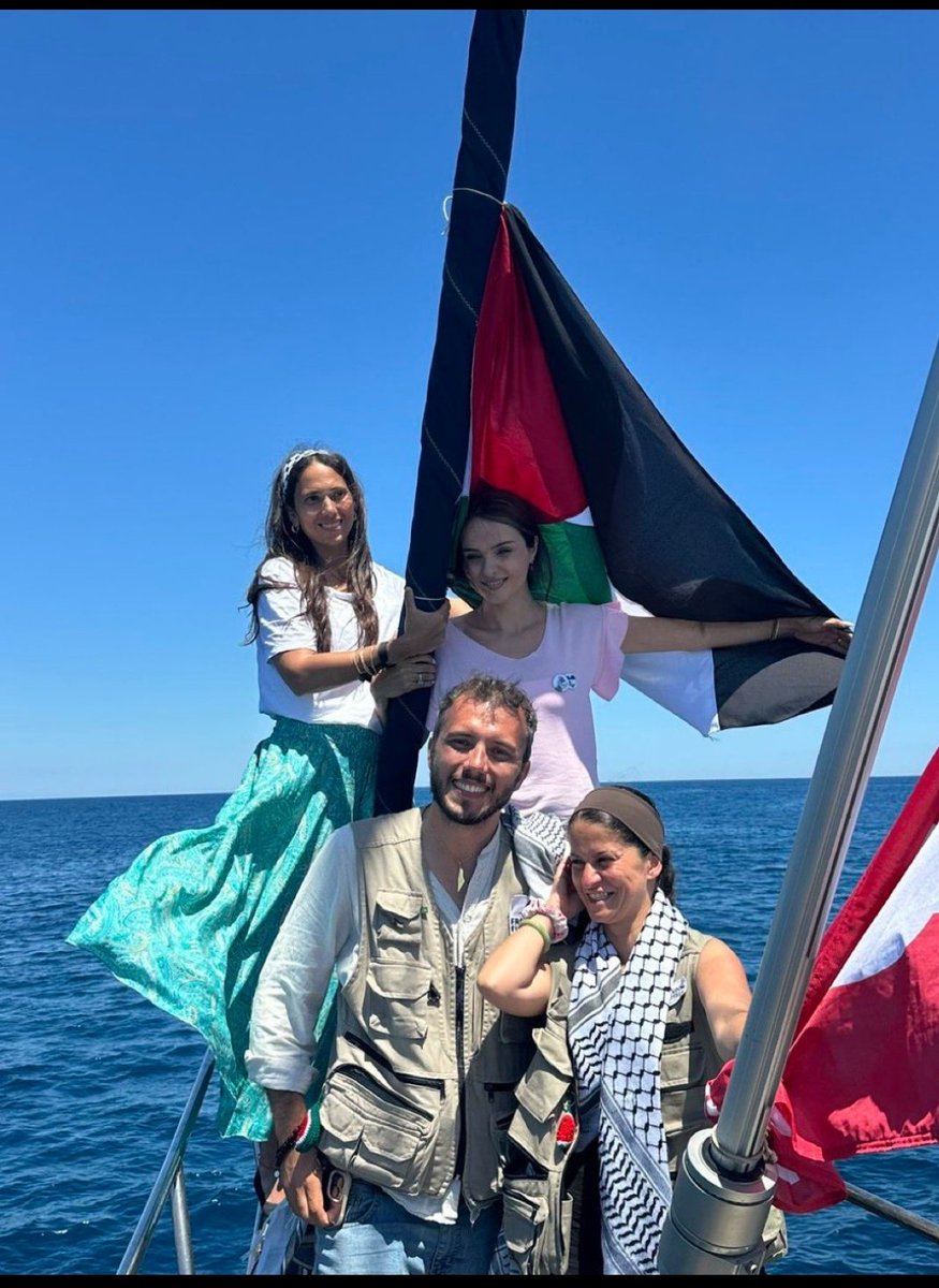 aysegulsbn's tweet image. Ne mutlu; kalbi insanlık için atan, yükü iyilik olanlara...🇹🇷 🇵🇸
#Madleen
#MadleenToGaza