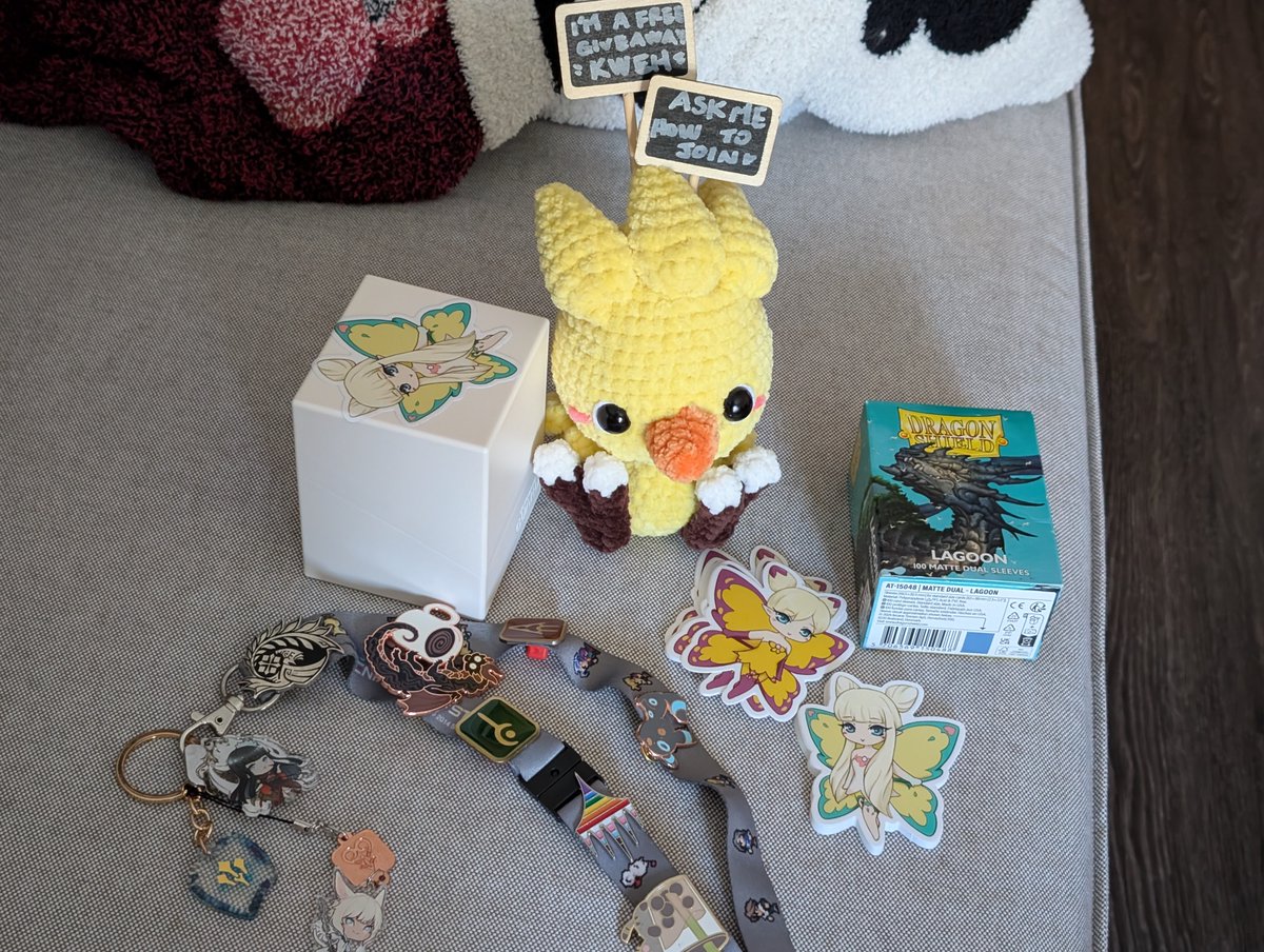 Going to Final Fantasy magic the gathering prerelease today at Mox Bellevue and I'll be bring some gear and gifts with me! Including FREE stickers, and the kweh💛 
(Not affiliated with or sponsored by  square enix/Wizards of the coast/Mox)

Showing some love back to the community