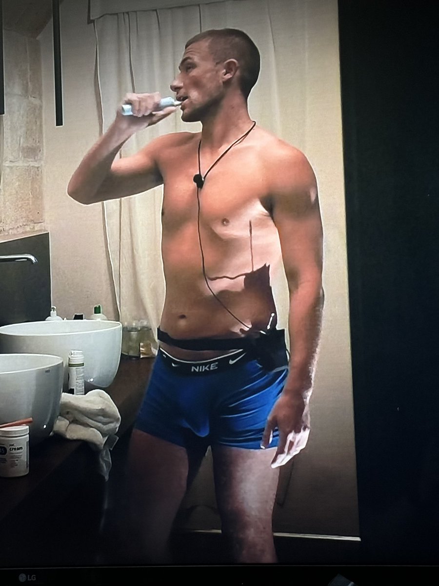 Catching up with #ikissedaboy and Jordan is seriously packing 👀🍆 😈
