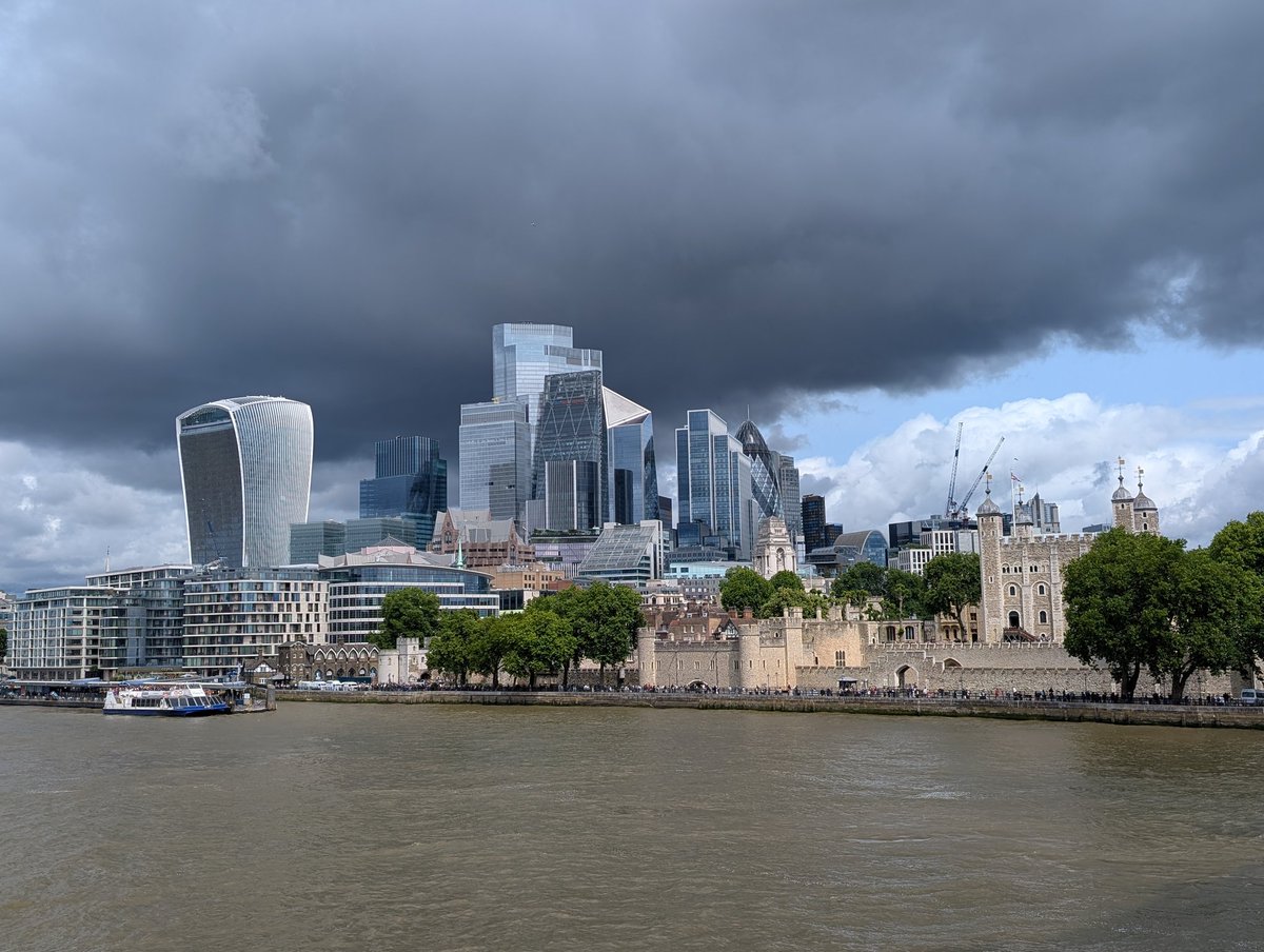 Shocked at how the skyline of London has changed 😱 
Spot the <a href="/TowerOfLondon/">The Tower of London</a>