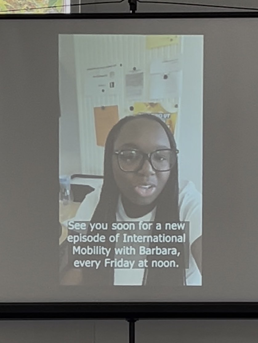 EuropeToulouse's tweet image. Ce matin,cérémonie de remise des cartes électorales aux #jeunes primo votants par Laurent Chérubin,maire de #Labège.
Notre #EuropeDirect était présent pour donner des infos sur l'UE et un kit «#CitoyennetéEuropéenne», et Barbara volontaire #CES a témoigné sur son expérience.