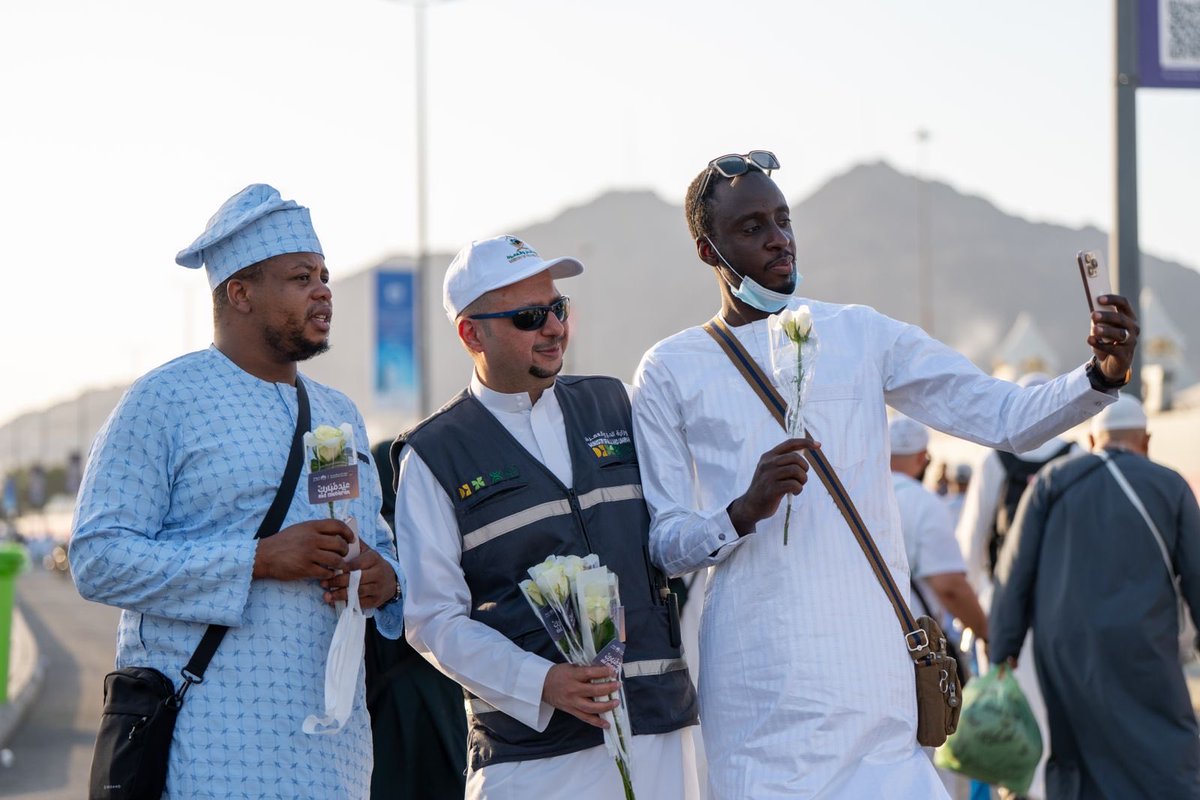 الحمد لله ان شرف وطننا و ولاة امرنا و الشعب بخدمة ضيوف الرحمن