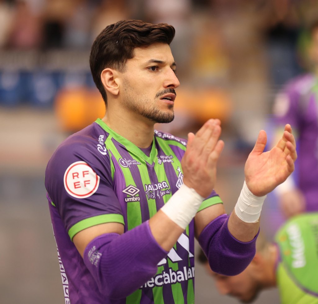 Vitória no jogo 1 da semi final 💪🏻
Terça feira 10/06, jogo 2. Mais uma batalha! Vamos!

Glória a ti JESUS 🙌🏻

#LM3 #JESUSisking