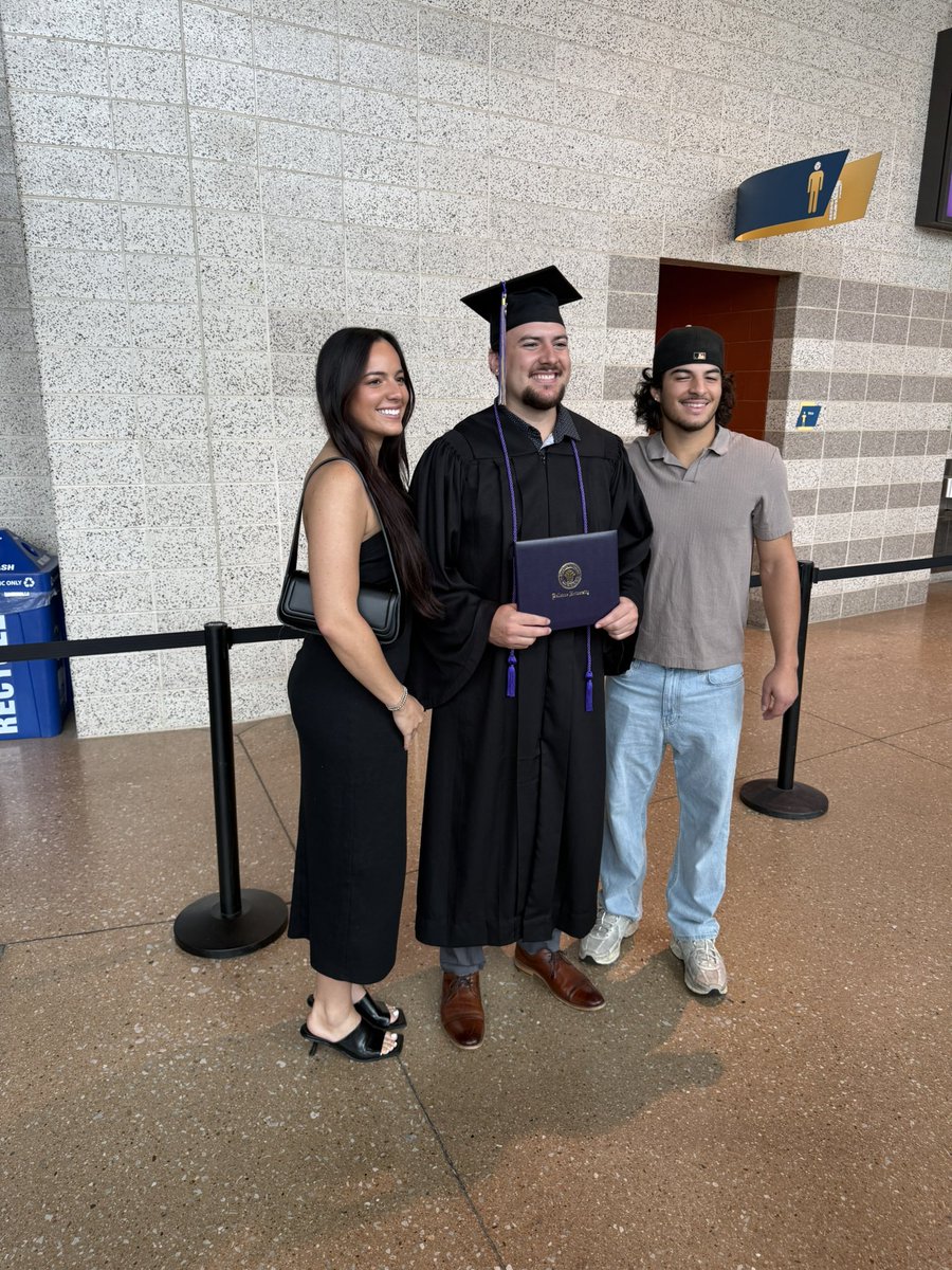 Jen Valdivia tweet media
