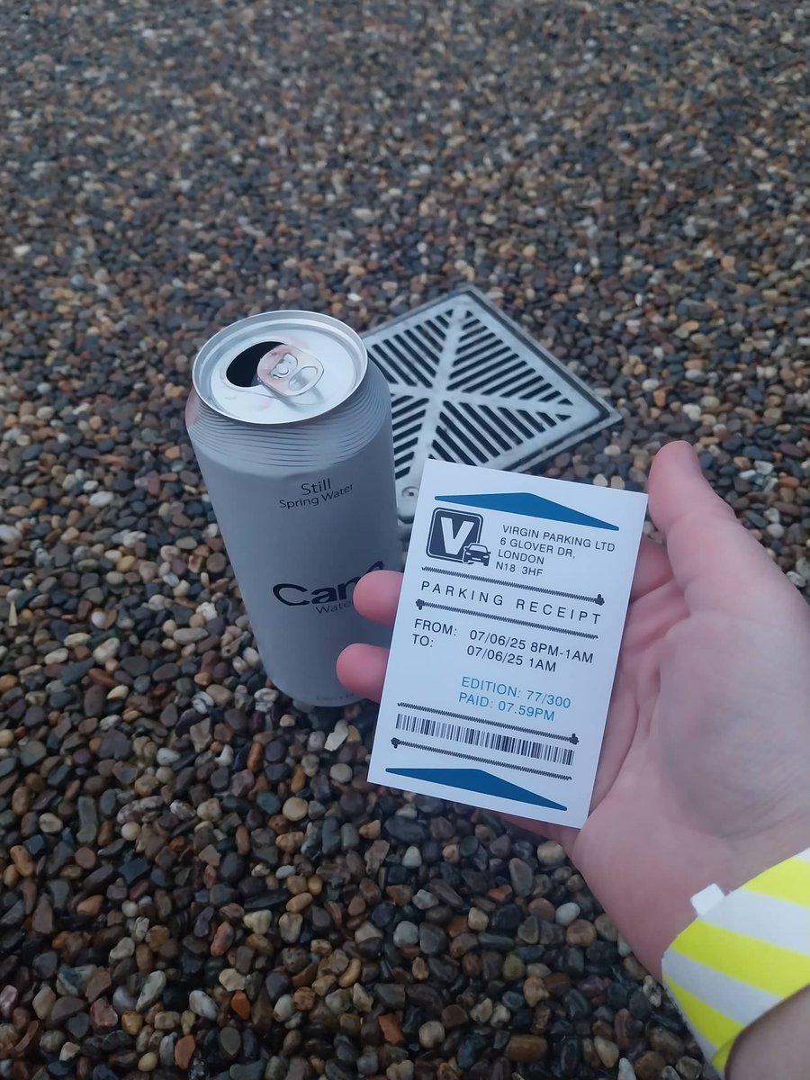 The Lorde Cult (@thelordecult) on Twitter photo Customized tickets were provided to fans who attended Lorde’s invite-only event in London.
📸: <a href="/icedl4ttelover/">antonella :3</a> Customized tickets were provided to fans who attended Lorde’s invite-only event in London.
📸: <a href="/icedl4ttelover/">antonella :3</a>