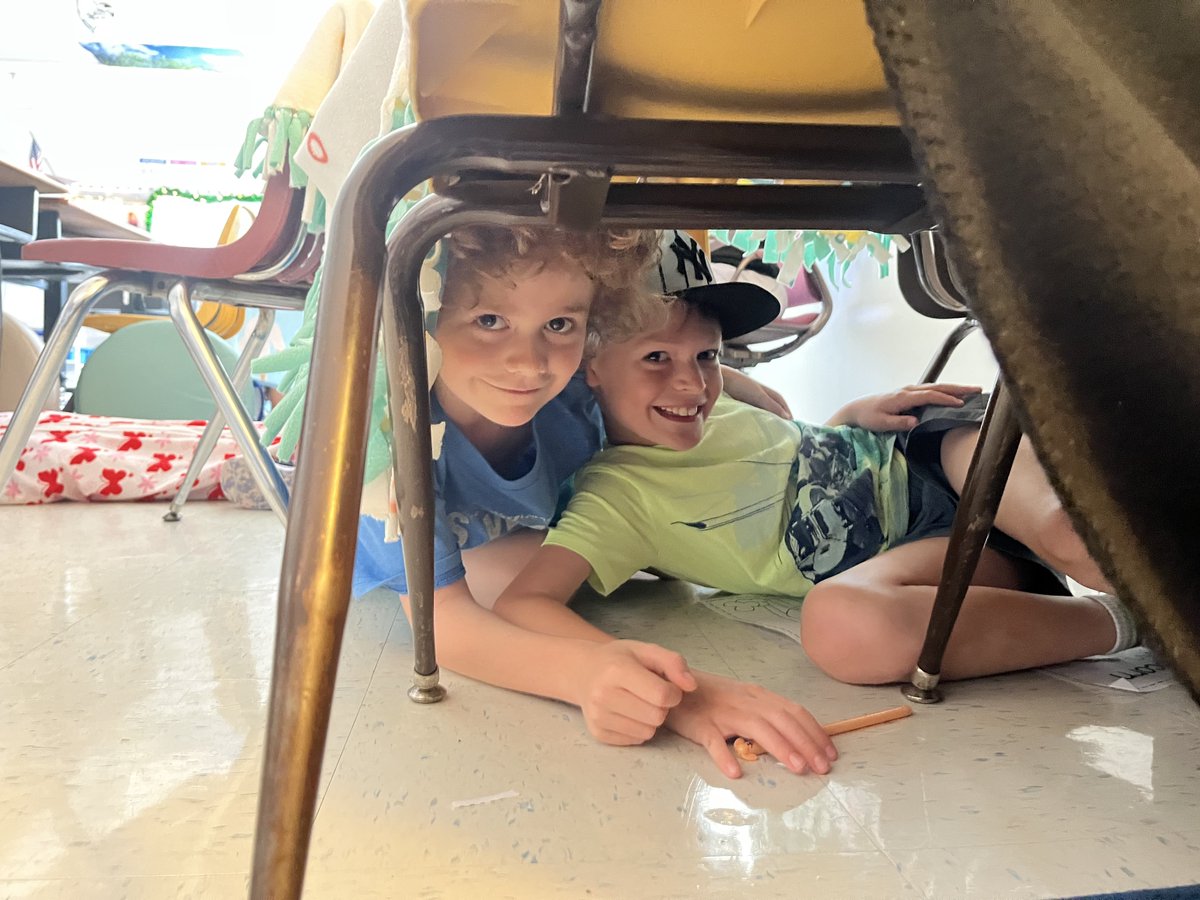 MsYanes_'s tweet photo. 2nd Graders ❤️ Camp Day Reading! ⛺️📖 https://t.co/R4UyL7g3mg