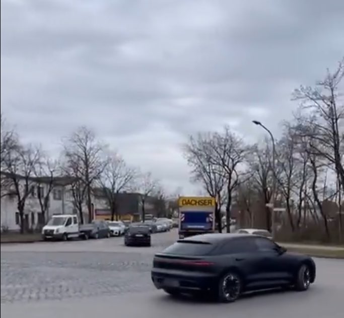 Oh wow another great catch by <a href="/KendallP97/">Kendall Payne</a>!!! It’s summertime in Germany right now yet the video shows not a single leaf on those trees. #MULN #SCAM