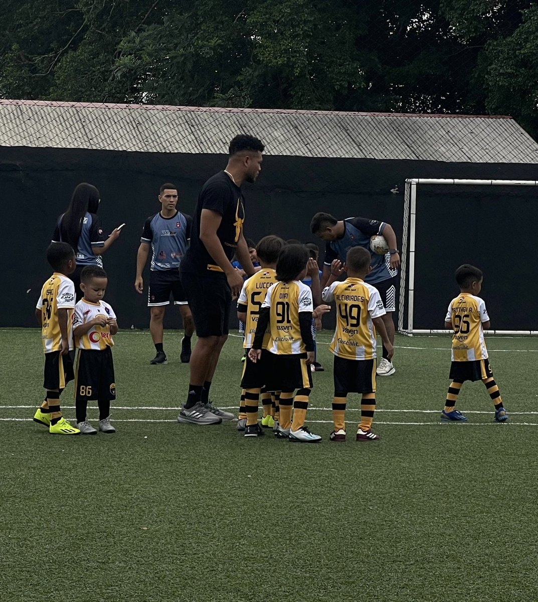 Job, 27:3 “que mientras él me dé fuerza para respirar🖤💛