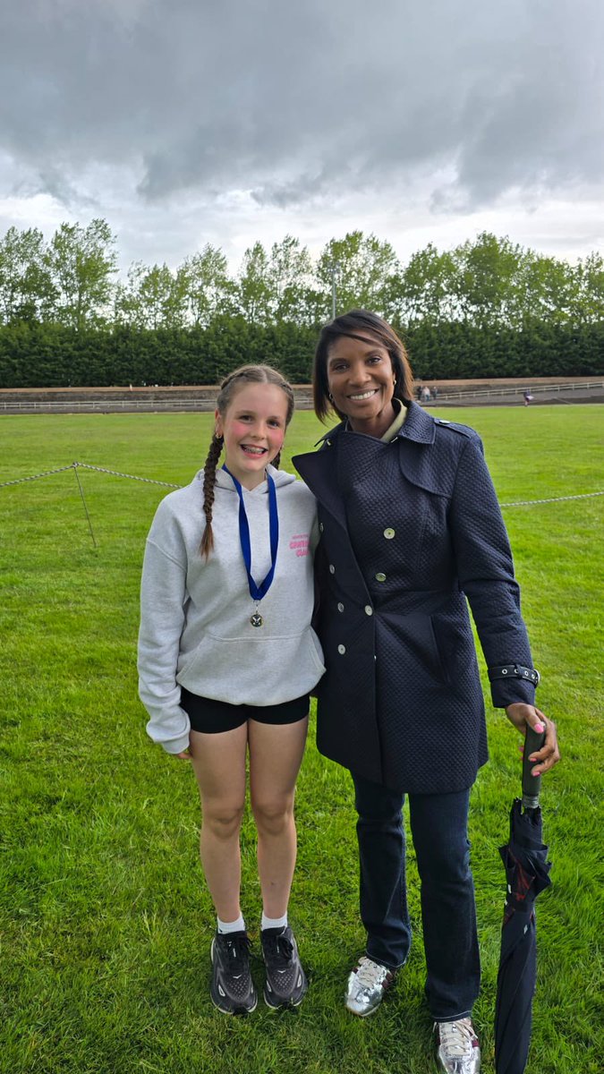 CumbernauldAAC (@cumbernaulda) on Twitter photo CE Legend <a href="/RealDeniseLewis/">Dame Denise Lewis</a> made a surprise appearance at the CE champs today and took time for pictures and to chat to lots of the athletes
Leanna and Amelia got some pics and some advice on their CE journey
π₯°ππ»
<a href="/scotathletics/">scottishathletics</a> CE Legend <a href="/RealDeniseLewis/">Dame Denise Lewis</a> made a surprise appearance at the CE champs today and took time for pictures and to chat to lots of the athletes
Leanna and Amelia got some pics and some advice on their CE journey
π₯°ππ»
<a href="/scotathletics/">scottishathletics</a>