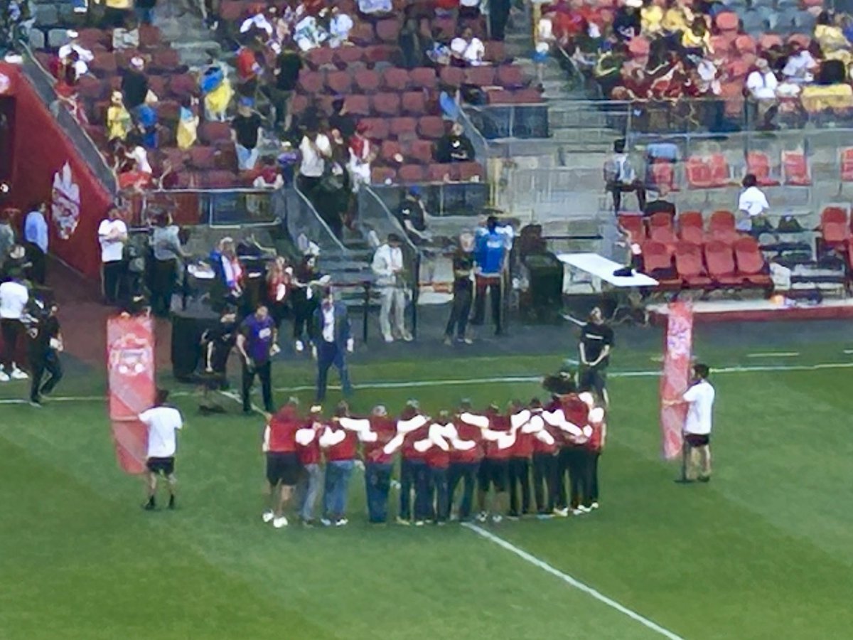 martyn_bailey's tweet photo. A great tribute to the 2000 Gold Cup winning CanMNT squad. Lots of familiar names. #FlagsFlyForever https://t.co/8y3BjTfOFG