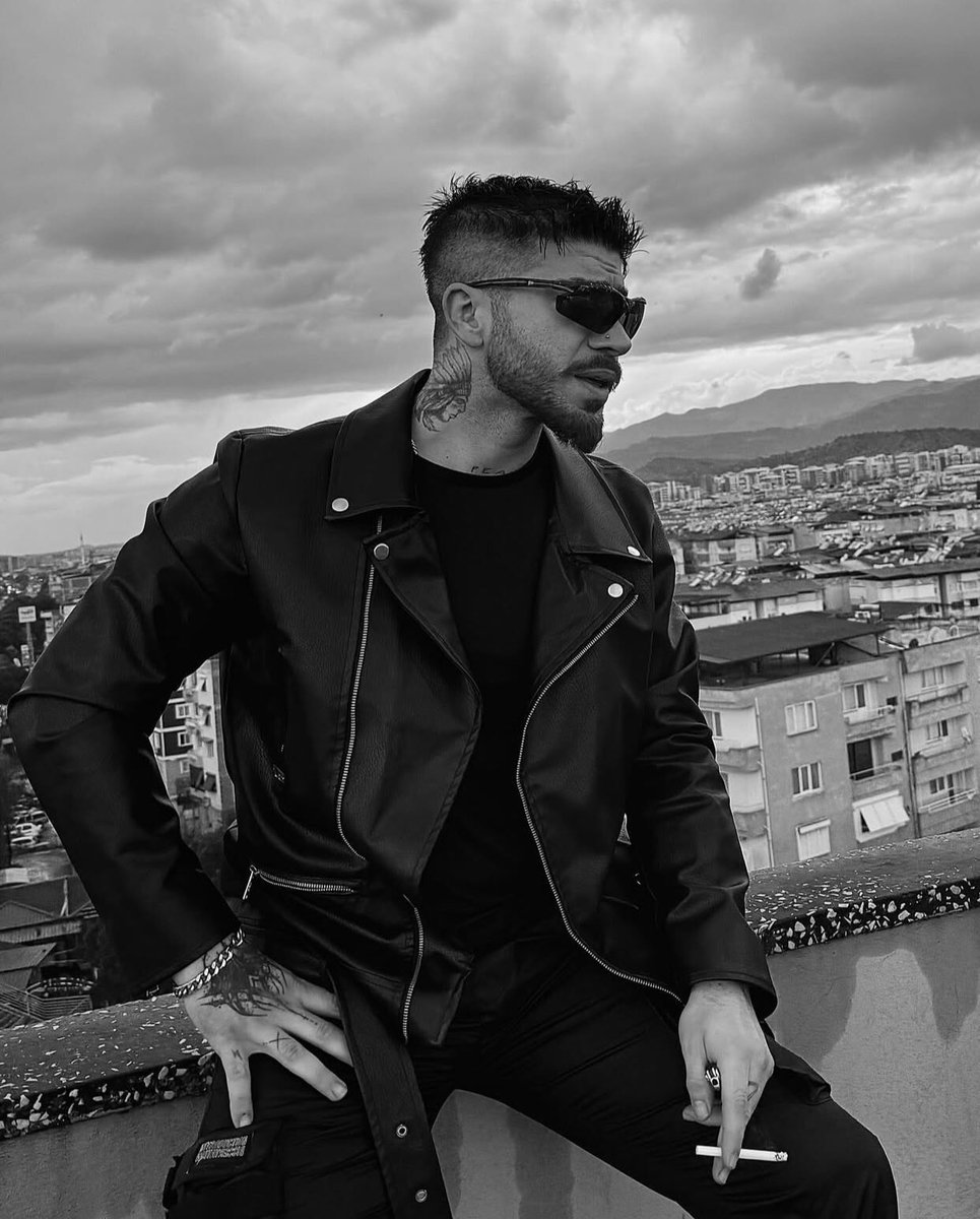 büşra bugün aramızda değil
neden mi
bu katil yüzünden
#BüşranınAdliTıpRaporuNerede