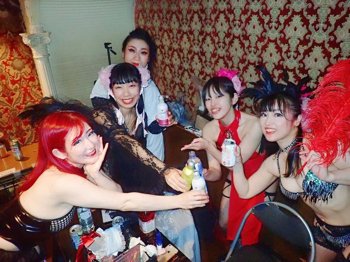 麻雨の HAPPY birthday
乾杯しました❗🥂

6月21日 #奇綺 にて <a href="/kiki_koenji/">奇綺</a> 
内山沙千佳との合同birthdayイベントします🍸✨🍸

今月も #デパートメントＨ
ブースに遊びにきてくれた皆様。
差し入れくれた仲間たち。
ありがとうございました！
小雪の緊縛も大盛況でした🎶
また来月❤️
#奇綺怪快