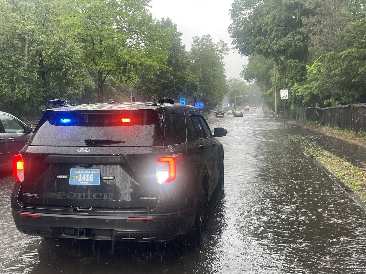WellesleyPolice's tweet image. TRAFFIC ALERT: Route 9 eastbound is closed at Kingsbury Street due to significant street flooding. Unknown time to re-open.