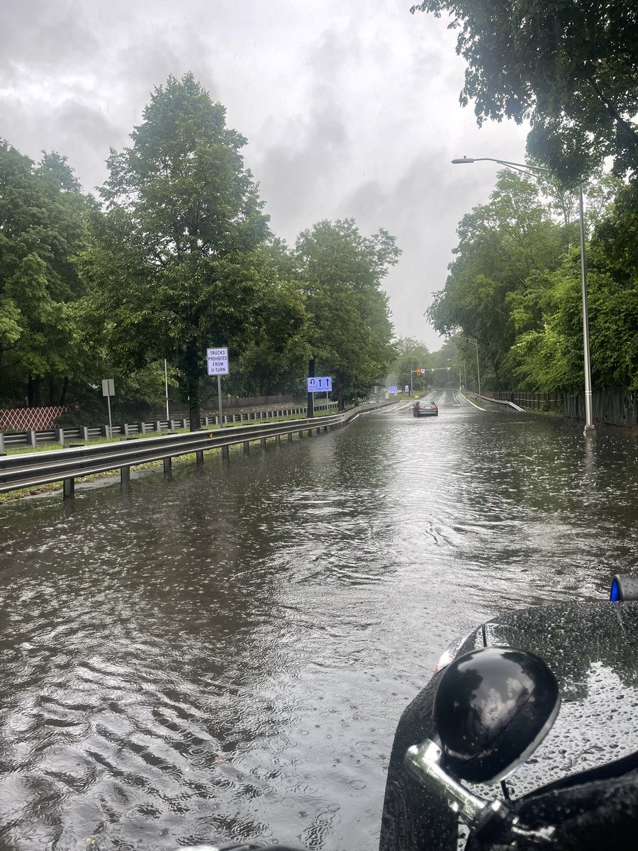 WellesleyPolice's tweet image. TRAFFIC ALERT: Route 9 eastbound is closed at Kingsbury Street due to significant street flooding. Unknown time to re-open.