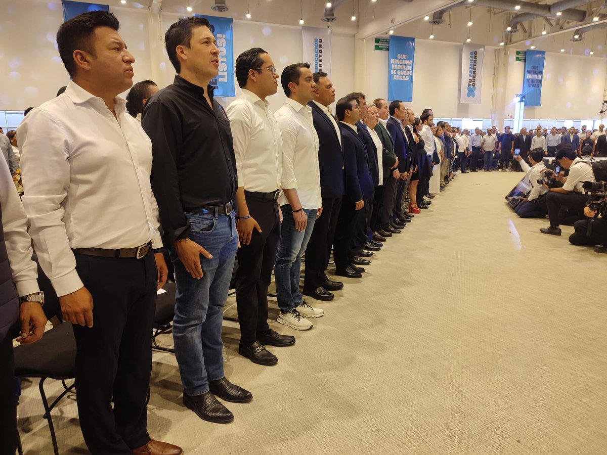 Martín Arango (@martinarango) on Twitter photo Quiero felicitar a mi amigo y nuestro senador <a href="/agusdorantes/">Agustín Dorantes</a>, por la presentación de su Primer Informe Legislativo. Es evidente su compromiso con impulsar políticas públicas que verdaderamente mejoren la vida de las y los queretanos y de todo México.
¡Enhorabuena por este gran Quiero felicitar a mi amigo y nuestro senador <a href="/agusdorantes/">Agustín Dorantes</a>, por la presentación de su Primer Informe Legislativo. Es evidente su compromiso con impulsar políticas públicas que verdaderamente mejoren la vida de las y los queretanos y de todo México.
¡Enhorabuena por este gran