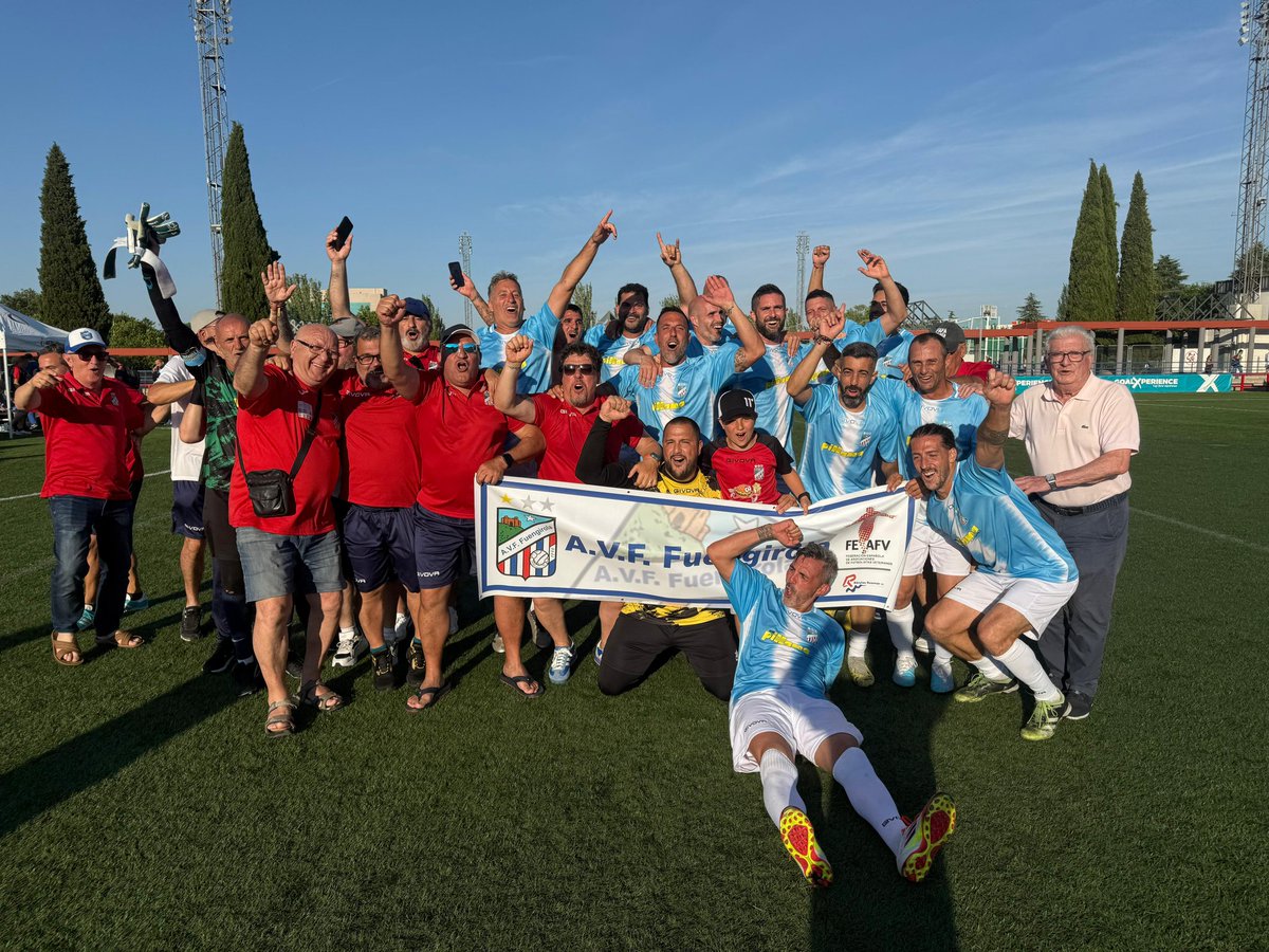 FEAFV's tweet photo. @RCDeportivo @FundacionLaLiga @Alcobendas_ayto 🏆⚽  La #AVFuengirola revalida el título de CAMPEON DE ESPAÑA🇪🇸 tras derrotar por 4 a 2 a los veteranos del @RCDeportivo eu una espectacular final del #TorneoSolidarioFEAFV 

👏👏Enhorabuena Campeones

#FútbolVeteranos 
#FutbolSolidario

🤝 @FundacionLaLiga &amp; @Alcobendas_ayto https://t.co/Yhs3wjuabY