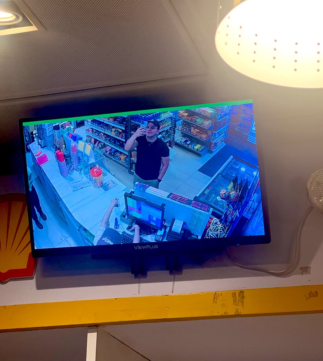 ivladimr's tweet image. Capping off the night with a quick snap. #quickbite