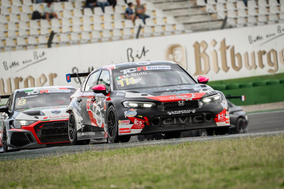 tcr_europe's tweet photo. RACE 1 โ HOCKENHEIM ๐ฉ๐ช
Max Hart takes the win after a bold move post-safety car ๐
Butti finishes 2nd, Clairet grabs 3rd + fastest lap ๐จ
He now leads the standings by 1pt!
Post-race penalties shake up Race 2 grid โ ๏ธ
#TCREurope #TCRSeries #Hockenheim #RaceRecap #MaxHart https://t.co/W0DaJIzbVA
