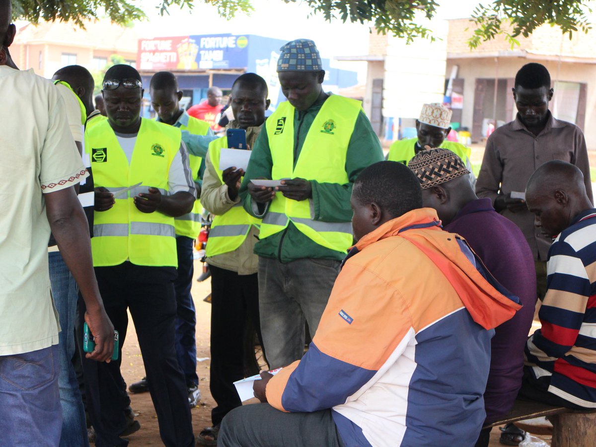 ClubKayunga's tweet photo. Together with @UGANET1 &amp; @TASO_Uganda, we're stepping up the fight against #Tuberculosis in Kayunga &amp; Busaana.
🚶‍♂️ Reflectors with TB messages are out!
 Let’s educate, empower &amp; protect our communities.

#StopTB #TBFreeKayunga #CommunityHealth #KayungaCommunityClub https://t.co/iM7cBAte8w