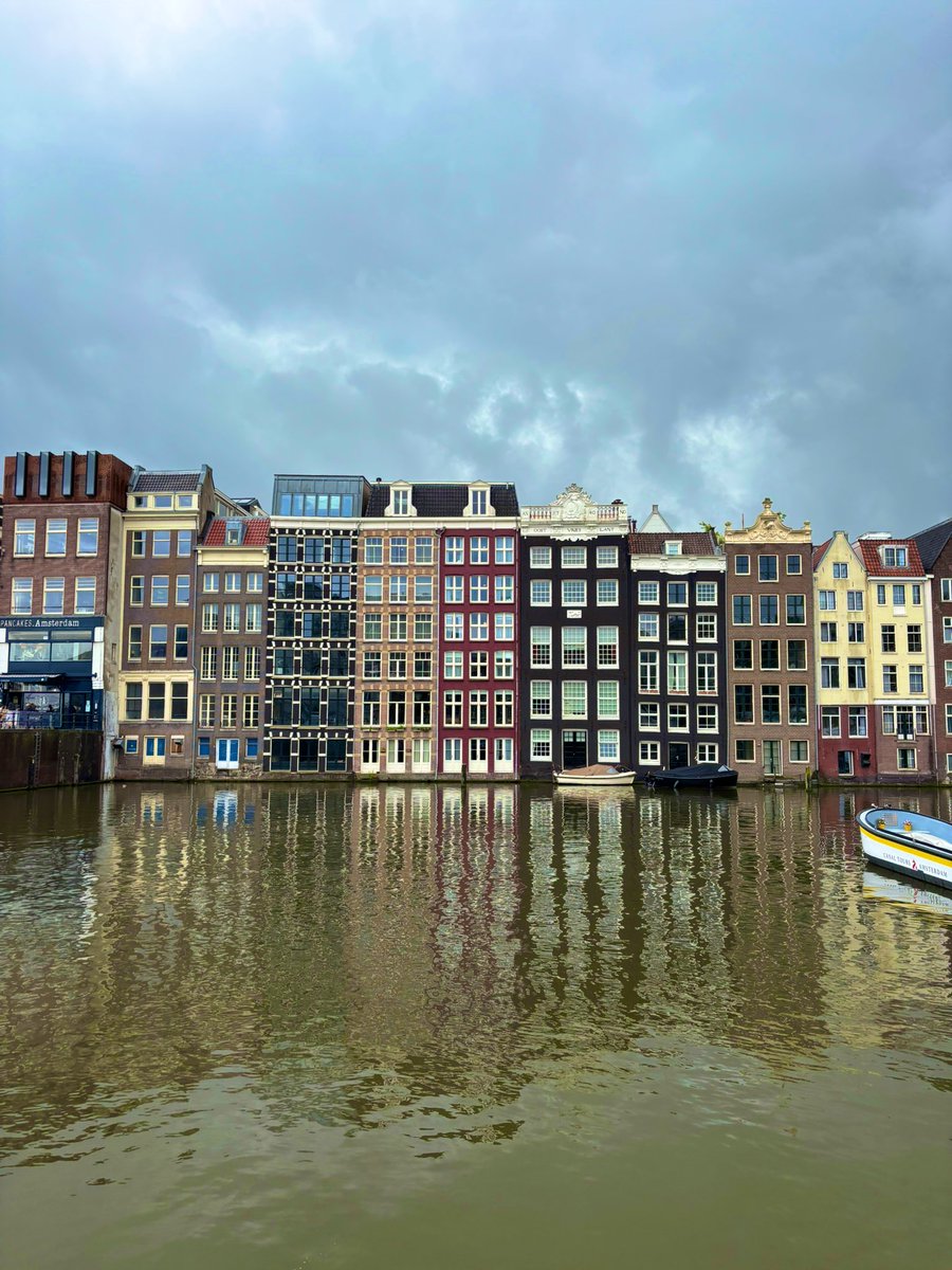 ritaveninga's tweet image. Hola gente! Cómo andan? 
Los que me conocen saben lo que me gusta quedarme en casa. Las previa a vacaciones me súper estresa.
Pero mi hijo hace un año y medio que se fue y decidimos visitarlo. Y adivinen donde decidimos encontrarnos? El país de mis antepasados! #Holanda ❤️