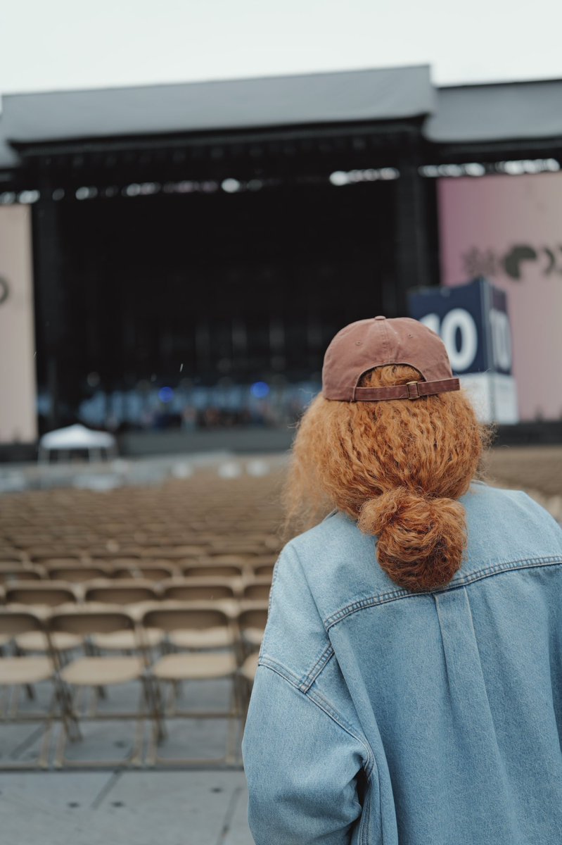 TieraMusic's tweet image. i’m playing NISSAN STADIUM tonight. God is so so good. and i’m playing right before @blakeshelton. pinch. me.