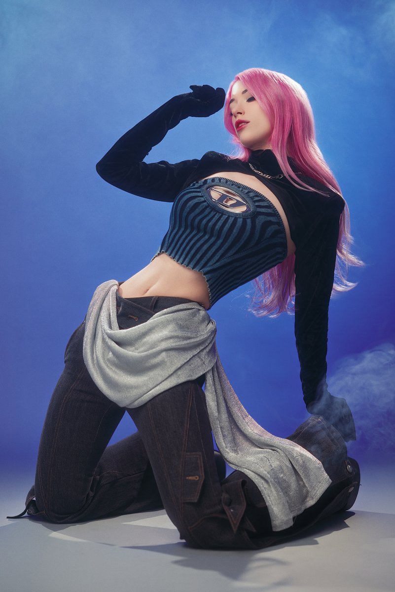 📷 Taemin inspired photo concept 📷
I wanted to wear a themed outfit to the Ephemeral Gaze concert based on one of my favorite outfits from Sexy In The Air promotions, so I asked @/shayambergomez (ig)  to style something for me and she absolutely crushed it.