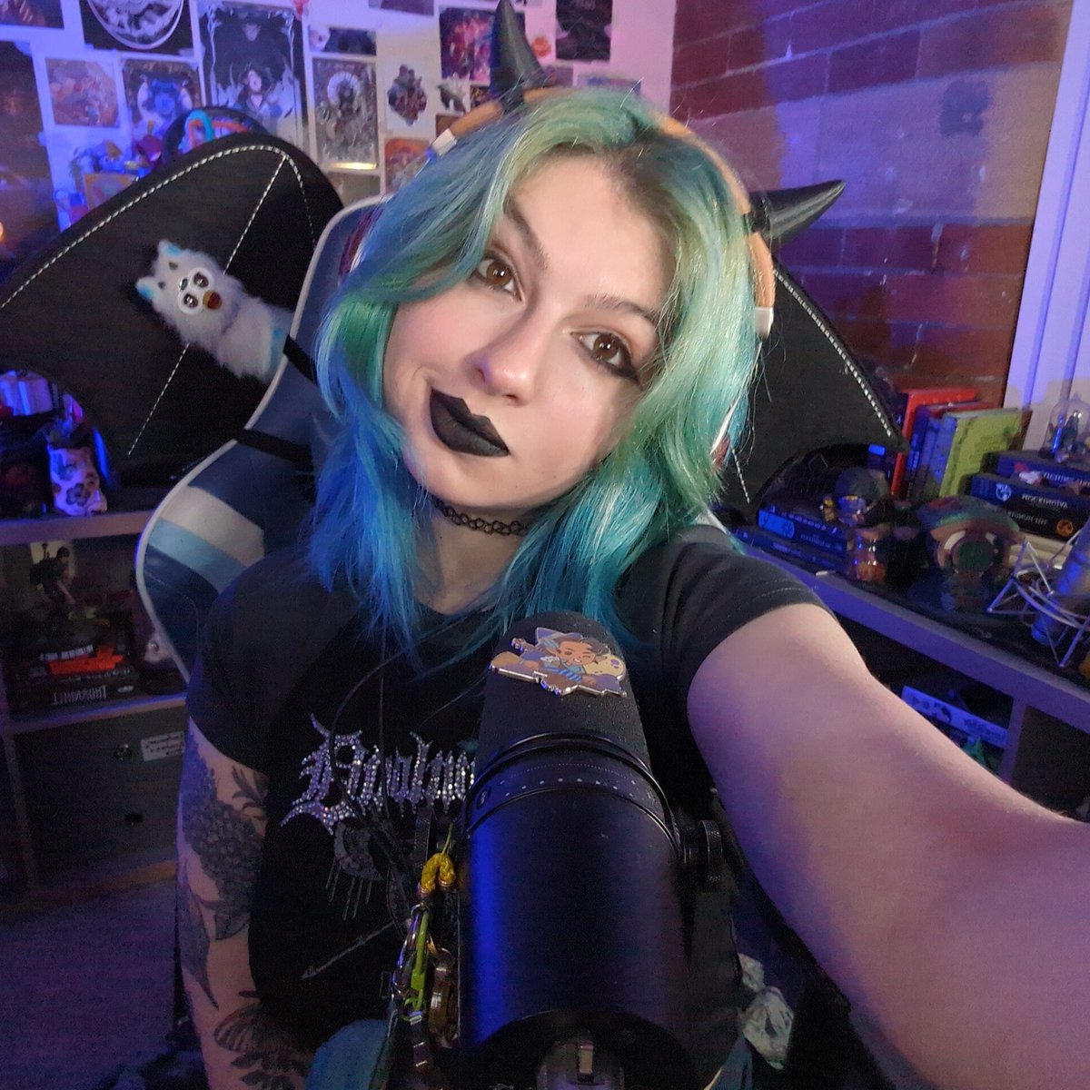 🦇 LIVE ON TWITCH NOW 🦇 
wat's ur thoughts on Res Evil 9 ??
✨Yapping &amp; The Quarry!!✨
twitch.tv/thatvintagepot…