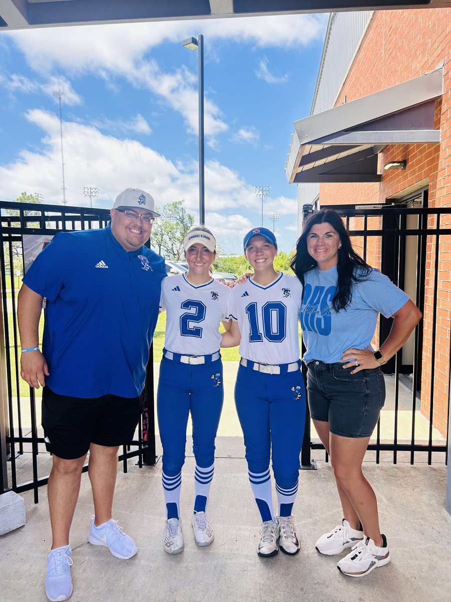 2024 Fastpitch All State Games! 

West took the victory over East. 

What an honor it is for these girls to represent themselves in such a special game &amp; lace up those cleats one last time as a Choctaw Yellowjacket! 🤙🏻 

#allstaters 
<a href="/kamrynirwin3/">Kamryn Irwin</a> <a href="/MadiDoty2025/">Madi_Doty2025</a>