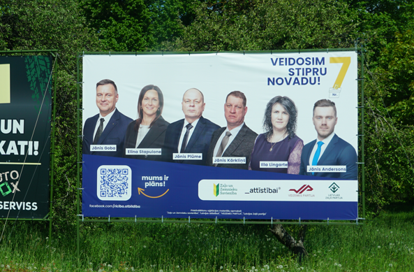 Cēsīs jaunizveidotais četru partiju saraksts metis nopietnu izaicinājumu Rozenbergam. Arī kampaņas skaļums no ilggadējā mēra neatpalika.

2021.g. <a href="/Jauna_Vienotiba/">JAUNĀ VIENOTĪBA</a> 45%, tuvākie sekotāji zem 12%. Šogad vēl nav skaidrs, kurš saraksts uzvarēs. #vēlēšanas2025 #IzvēliesNākotni