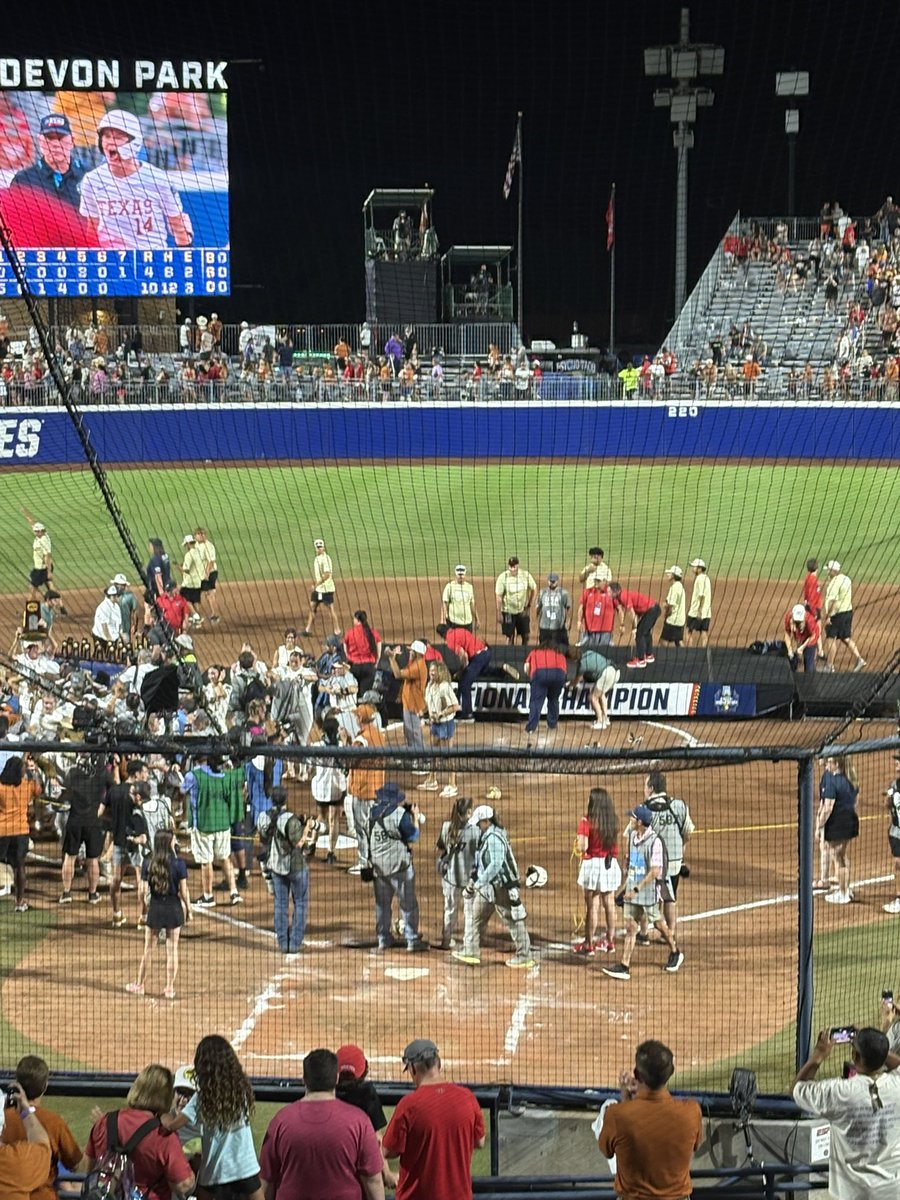 _LucyCochran's tweet photo. Playing in Tulsa Elite and got to watch game 3 of the CWS! https://t.co/riV38rTD62