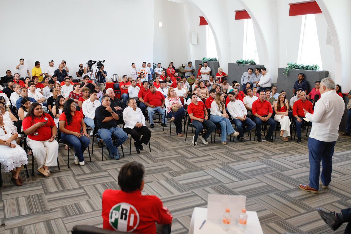 “Con Peras, Manzanas y Naranjas” (@programaperas) on Twitter photo Estar en el <a href="/PRICampeche_/">PRI Campeche</a> siempre es un honor.
Acompañamos la toma de protesta de mi amigo <a href="/MiguelSulub/">Miguel Ángel Sulub</a> como presidente de la Fundación Colosio #Campeche, en compañía de @SamuelPalmaCe, presidente de la @FundacionCol.
También participamos en el foro “El Campeche que queremos: Estar en el <a href="/PRICampeche_/">PRI Campeche</a> siempre es un honor.
Acompañamos la toma de protesta de mi amigo <a href="/MiguelSulub/">Miguel Ángel Sulub</a> como presidente de la Fundación Colosio #Campeche, en compañía de @SamuelPalmaCe, presidente de la @FundacionCol.
También participamos en el foro “El Campeche que queremos: