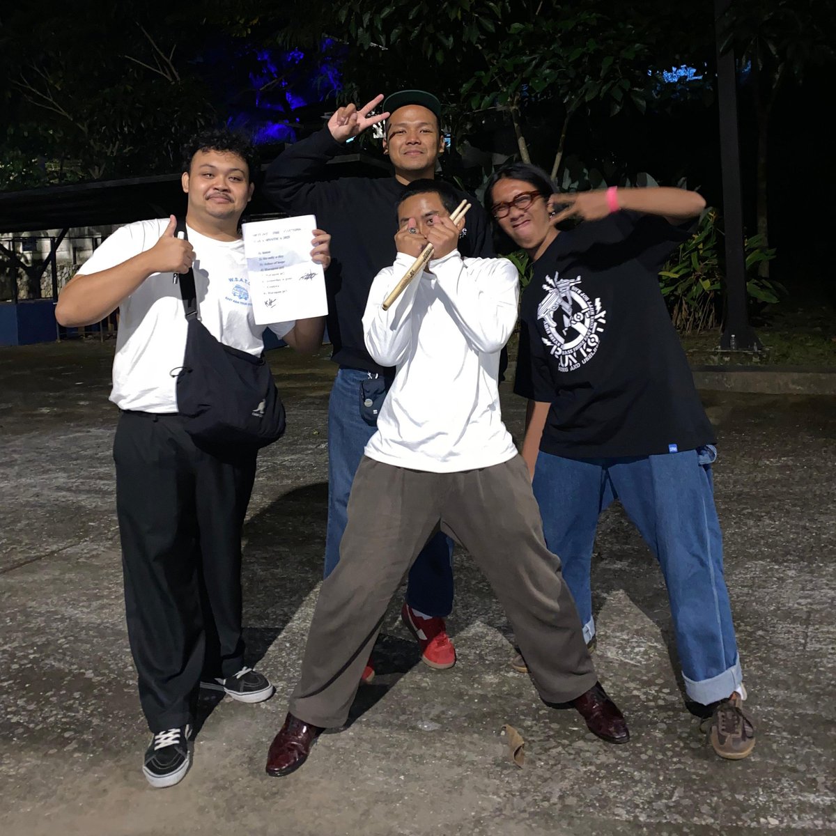 Commonsenseeee3's tweet photo. Nonton the cottons,fotonya ama drummernye #okzip ππ» https://t.co/Tmf3bKFslT
