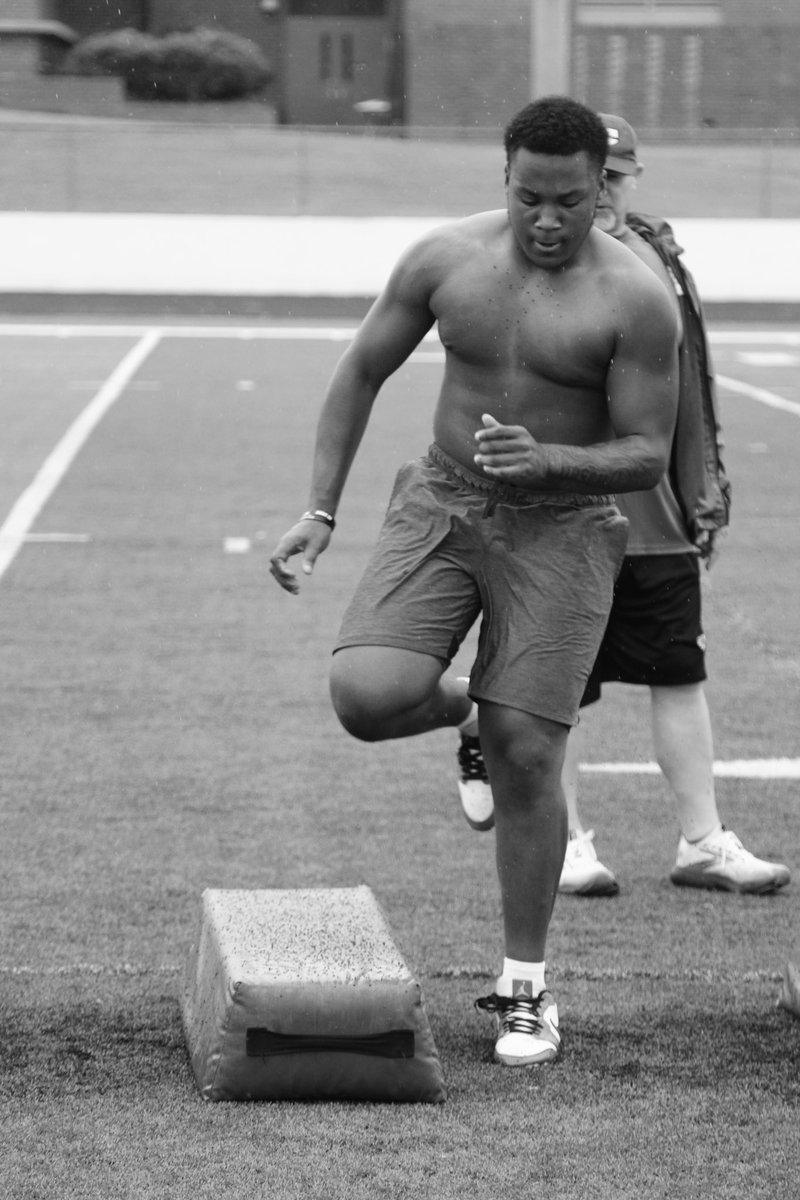 KaidenDB's tweet image. Head Downβ¦.
@Mstout_3 @CoachVeraldi @warriordad4 @CoachHallUNCP @elisha_shaw @CoachMesser_
@TrenchesElite @JibrilleFewell
@ClaytonCometsFB