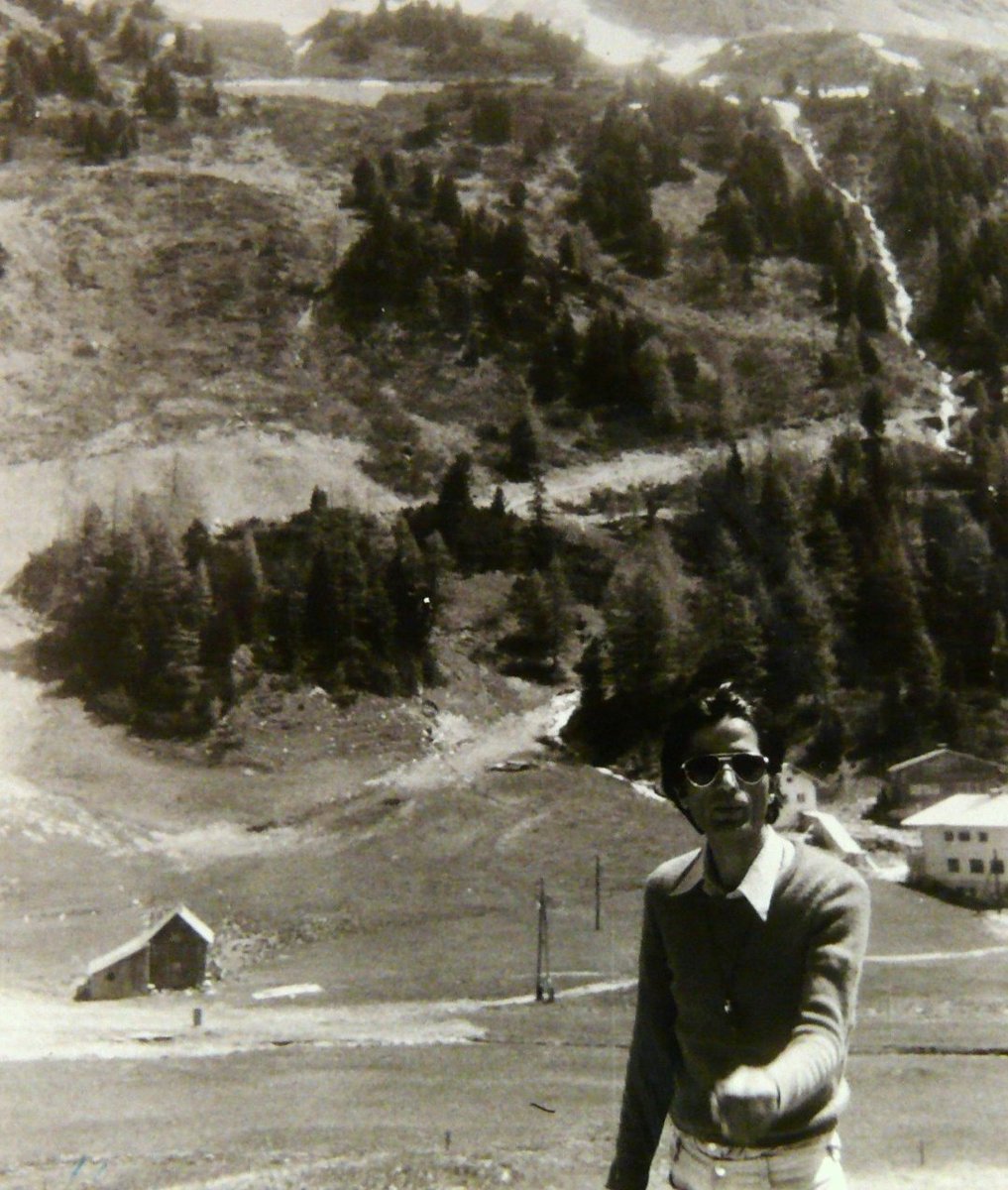 otostopla avrupa'yı keşfe çıkan bir zarifoğlu. en sevdiğim fotoğrafı bu.
