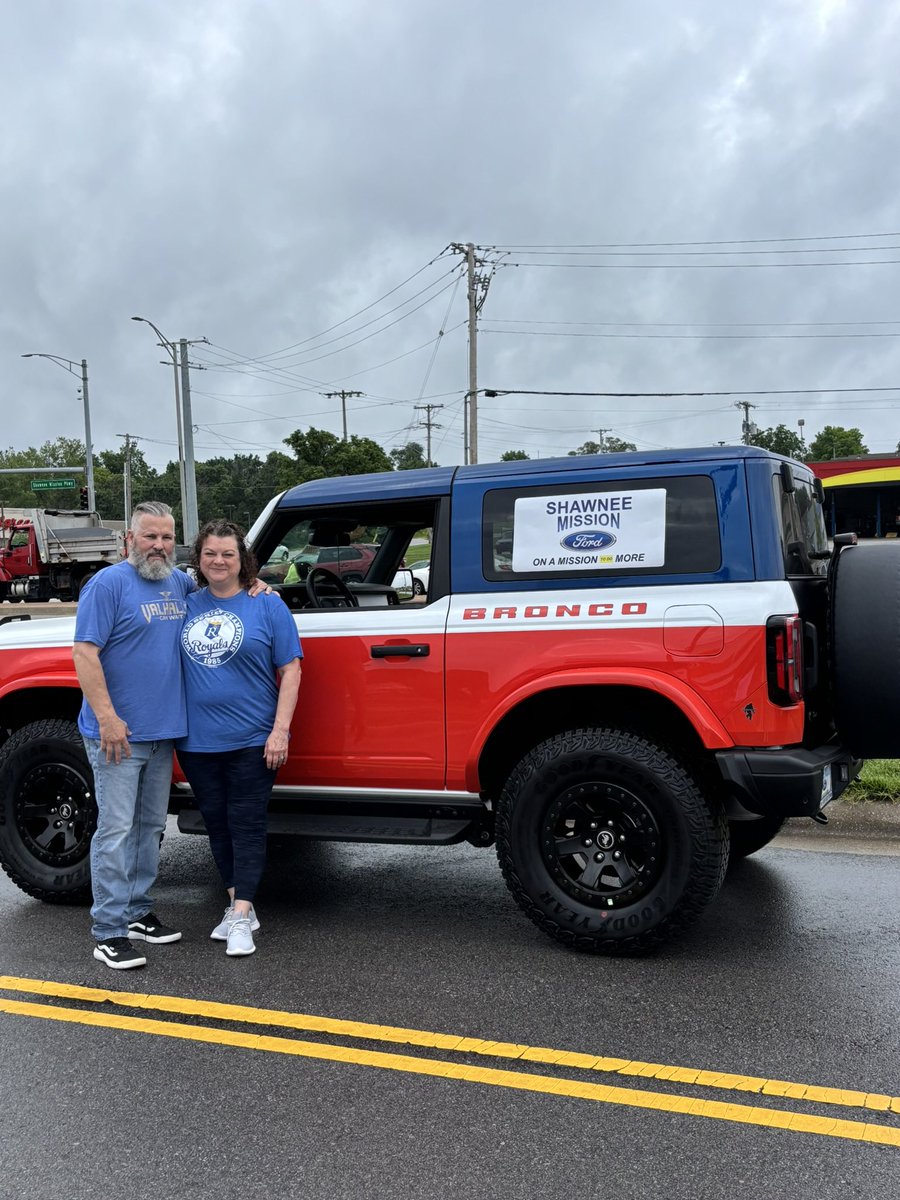 ShawneeMFord's tweet image. Had an amazing time at this year’s Old Shawnee Days Parade! Proud to be a Gold Sponsor 💛 Big thanks to everyone who made it happen! #OldShawneeDays #GoldSponsor #ShawneeKS #CommunityPride #FestivalFun