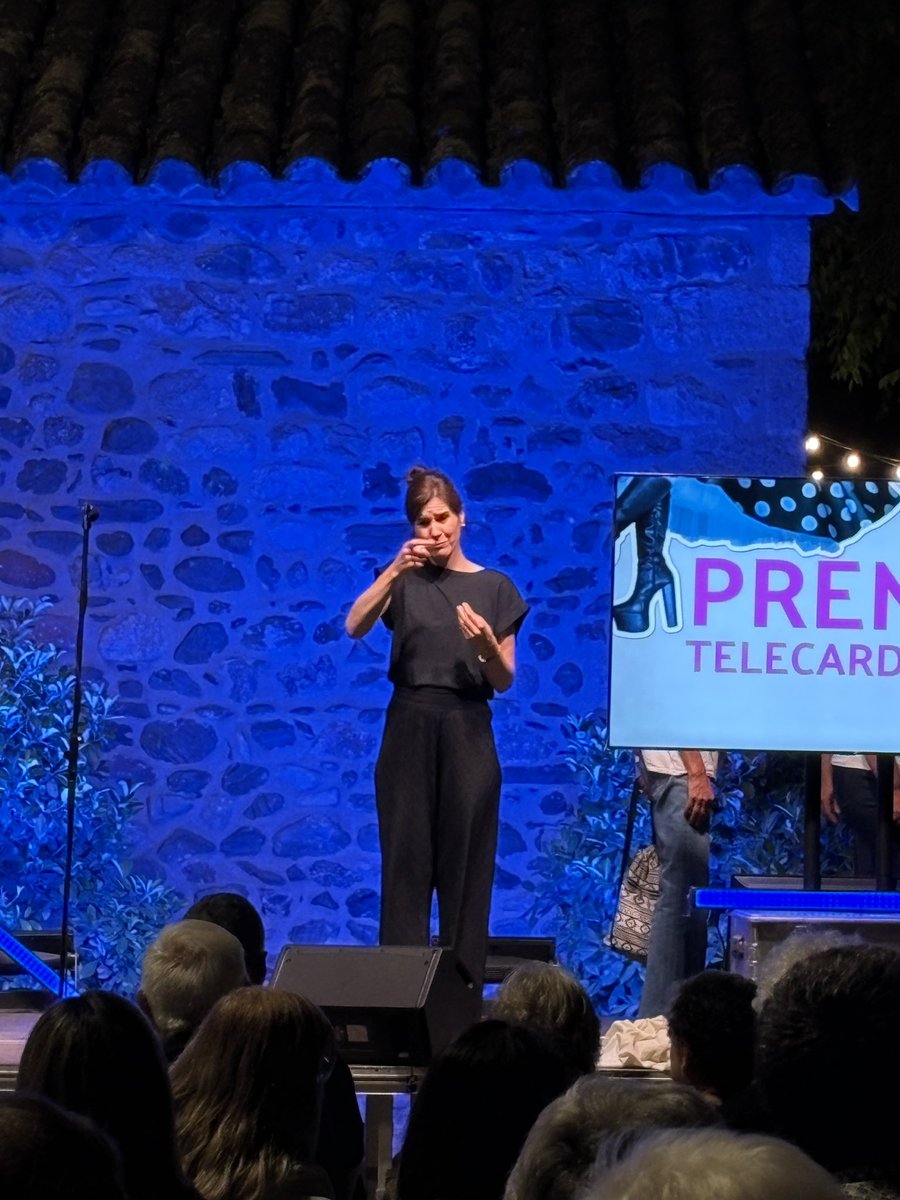 rtvcardedeu's tweet photo. Moltes gràcies Montse Rusiñol
Interpretant la Gala dels Premis TeleCardedeu 2025 en llengua de dignes catalana
#Cardedeu #PremisTeleCardedeu https://t.co/wG1TlBnl2a