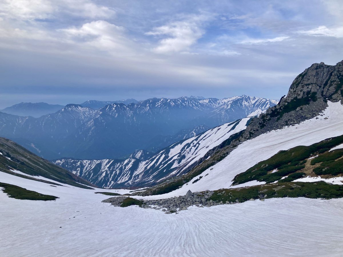 おはようございます。
6/8 6:10現在、玄関先の温度計は5℃。
珍しく？週末は天候に恵まれ…
いたって穏やかです。
皆様本日も良い一日をお過ごし下さい。